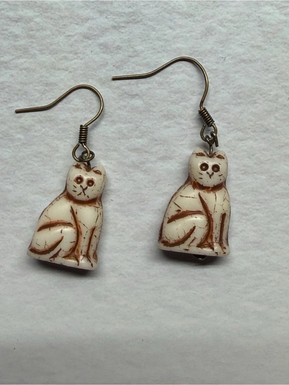 Czech Uranium Custard Glass Kitty Cat Dangle Earrings UV reactive